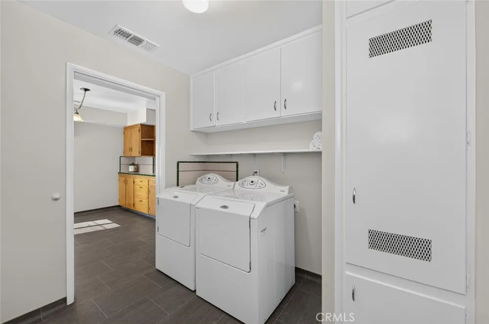 75 W Sierra Clovis, CA 93612
