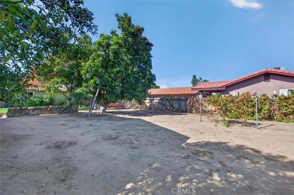 75 W Sierra Clovis, CA 93612