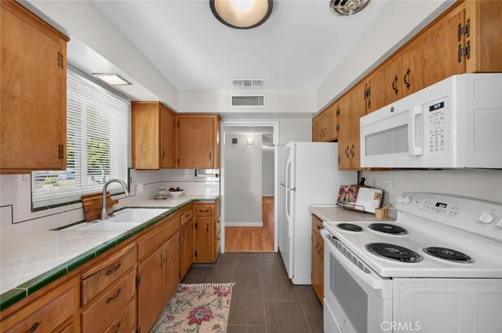 75 W Sierra Clovis, CA 93612