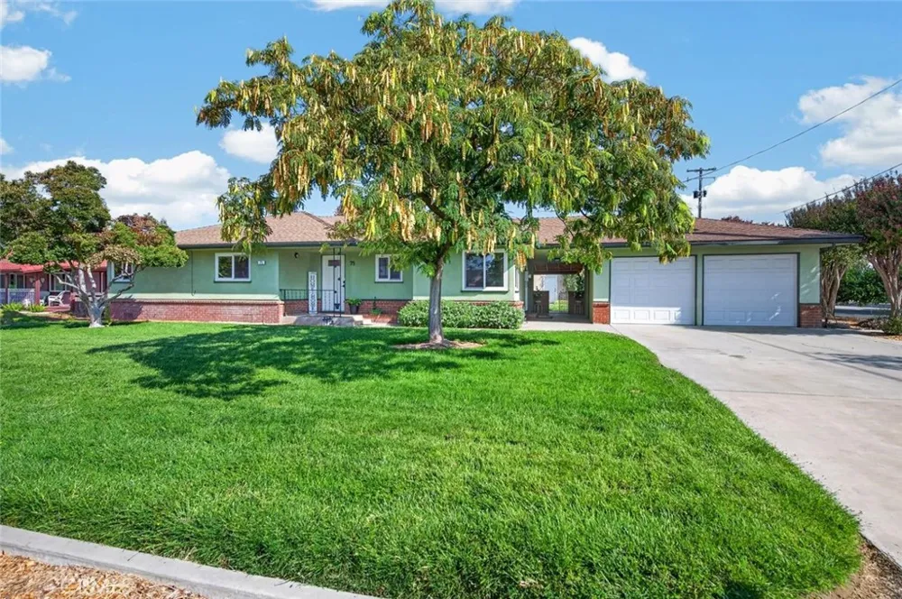 75 W Sierra Clovis, CA 93612