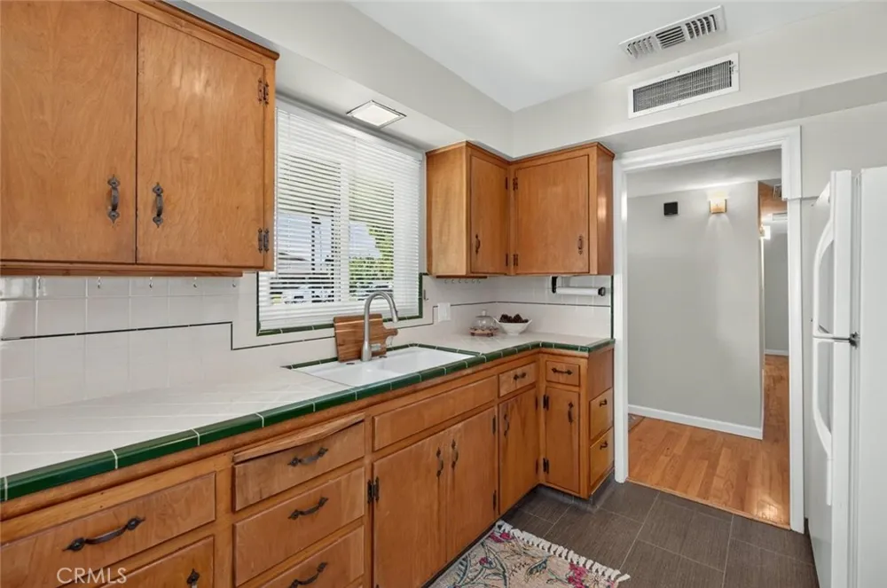 75 W Sierra Clovis, CA 93612