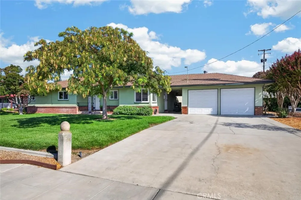 75 W Sierra Clovis, CA 93612