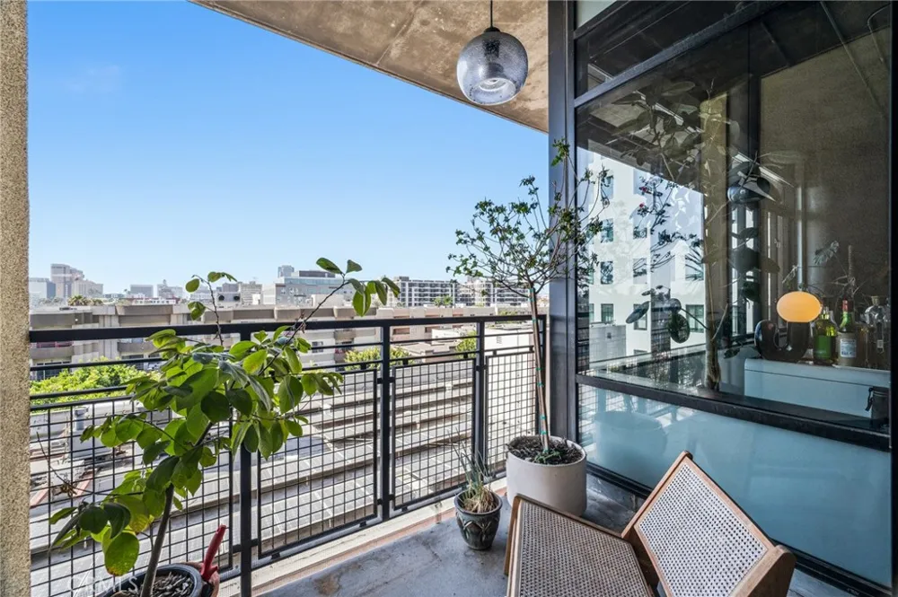 835 Locust #524 Long Beach, CA 90813
