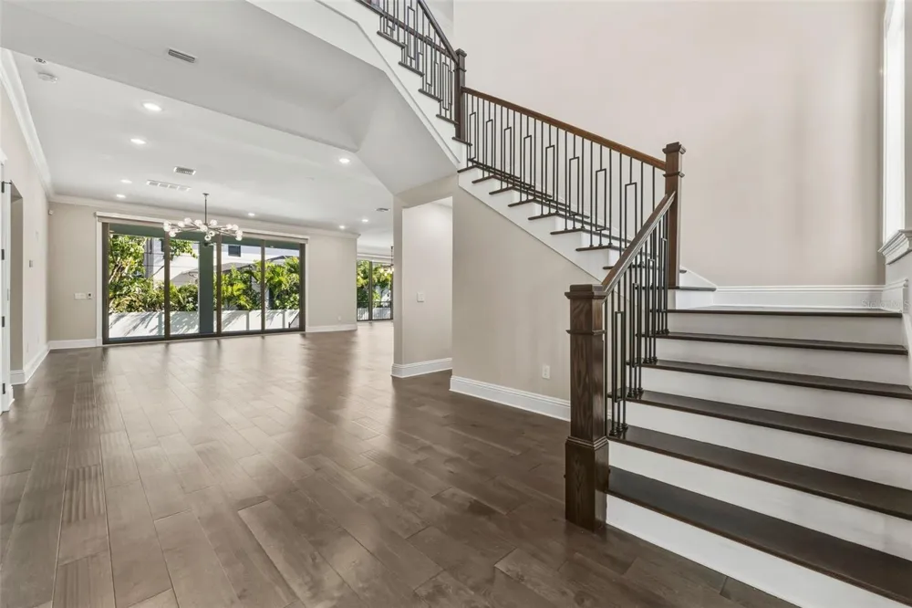 481 W DAVIS BOULEVARD Tampa, FL 33606