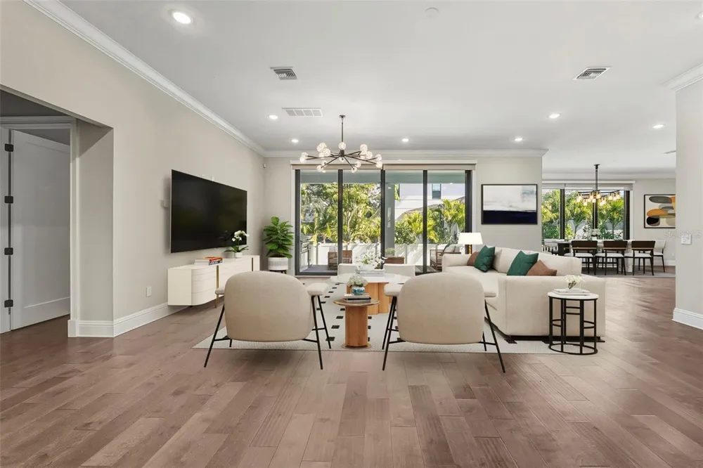 481 W DAVIS BOULEVARD Tampa, FL 33606