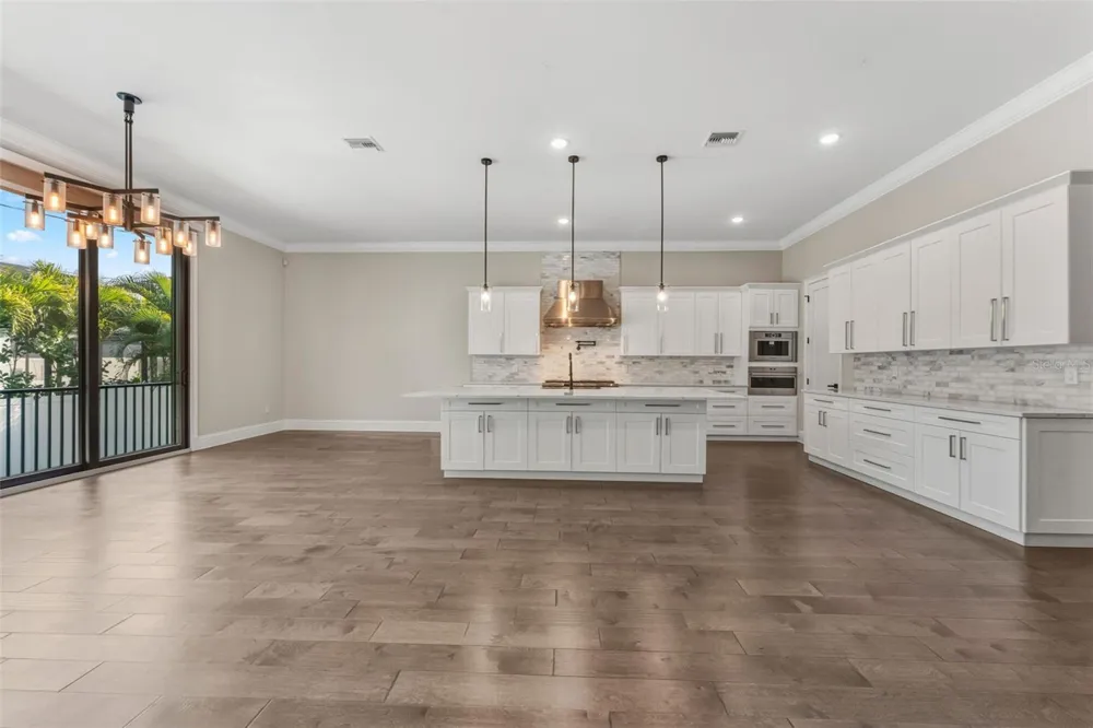 481 W DAVIS BOULEVARD Tampa, FL 33606