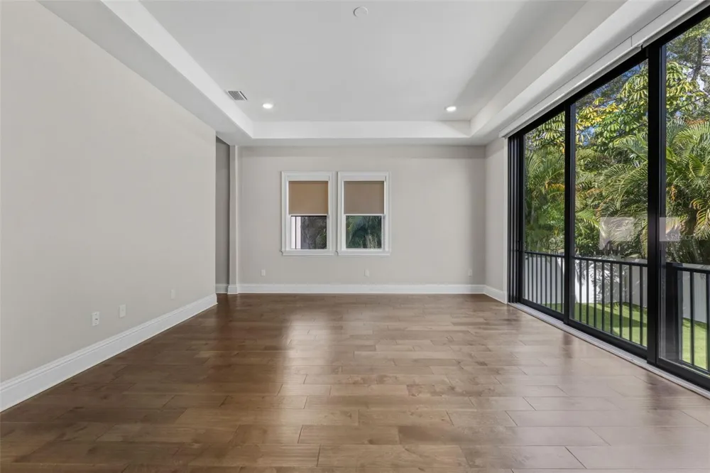 481 W DAVIS BOULEVARD Tampa, FL 33606