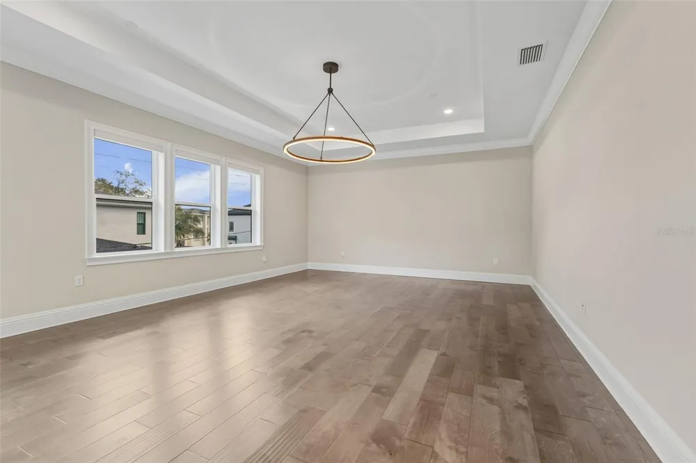481 W DAVIS BOULEVARD Tampa, FL 33606