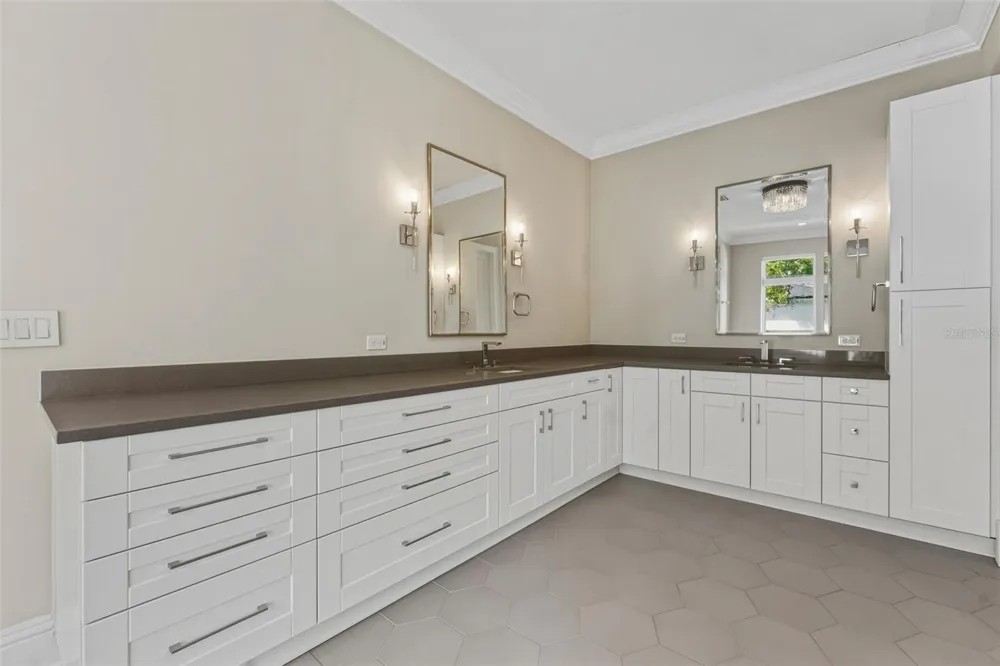 481 W DAVIS BOULEVARD Tampa, FL 33606