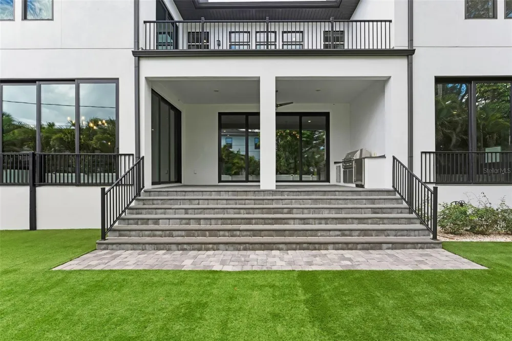 481 W DAVIS BOULEVARD Tampa, FL 33606