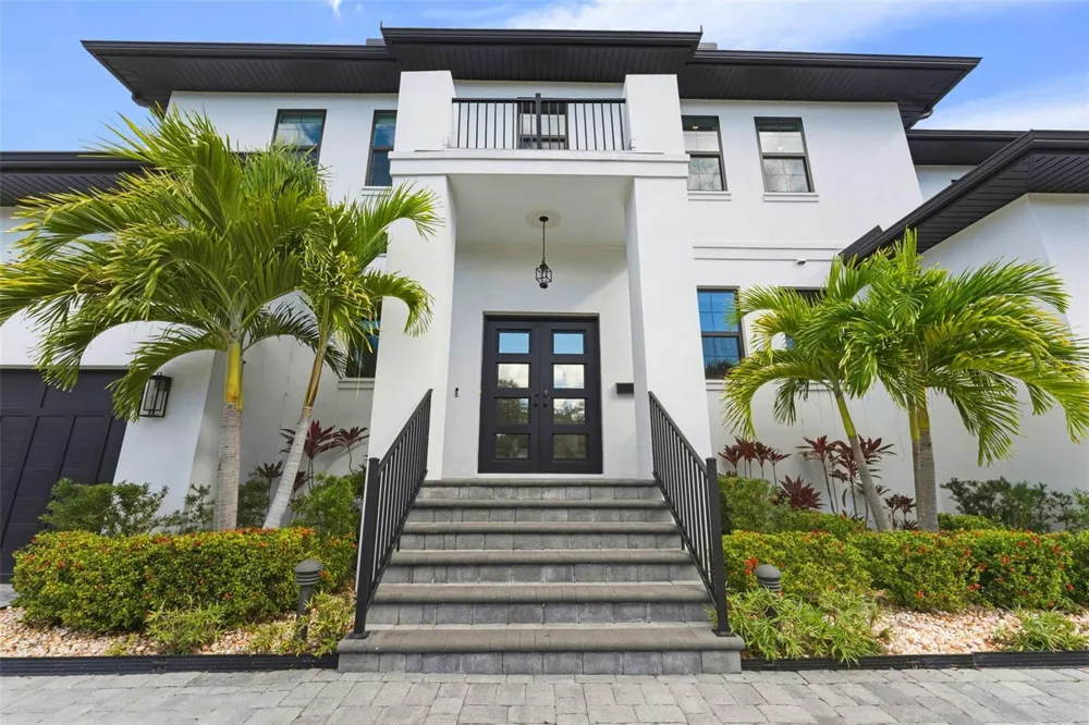 481 W DAVIS BOULEVARD Tampa, FL 33606