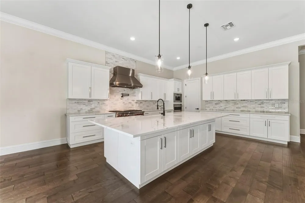 481 W DAVIS BOULEVARD Tampa, FL 33606