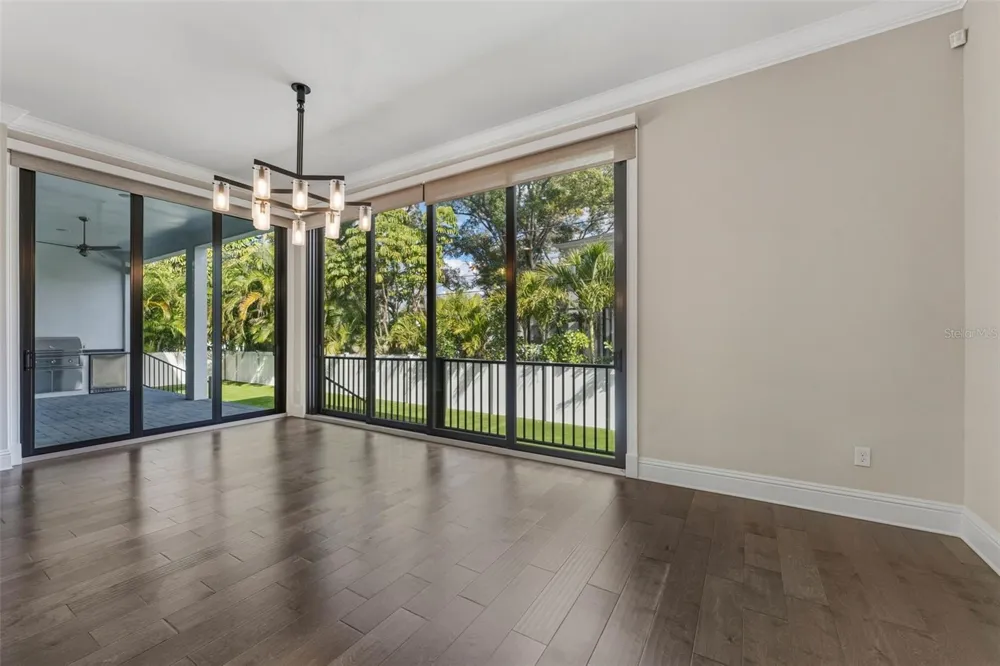 481 W DAVIS BOULEVARD Tampa, FL 33606