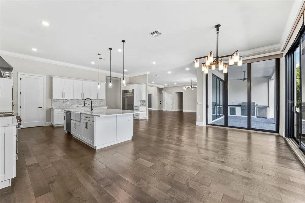 481 W DAVIS BOULEVARD Tampa, FL 33606