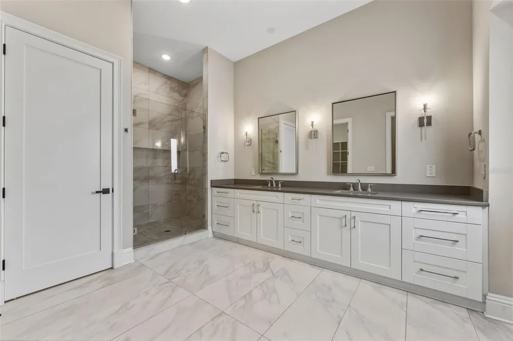 481 W DAVIS BOULEVARD Tampa, FL 33606