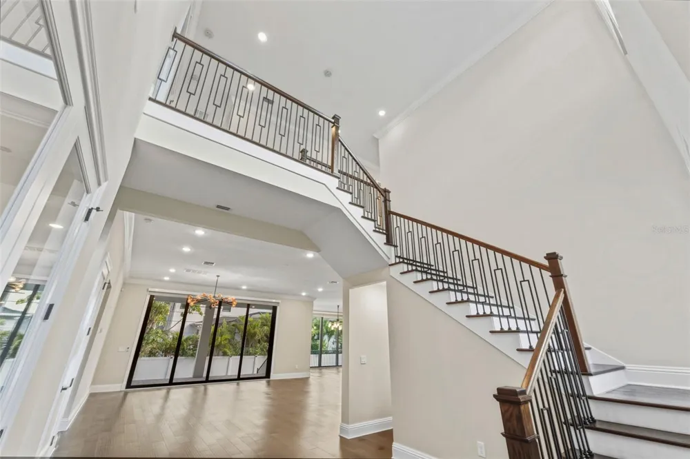 481 W DAVIS BOULEVARD Tampa, FL 33606