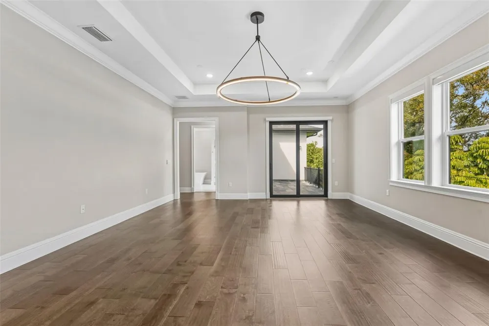 481 W DAVIS BOULEVARD Tampa, FL 33606