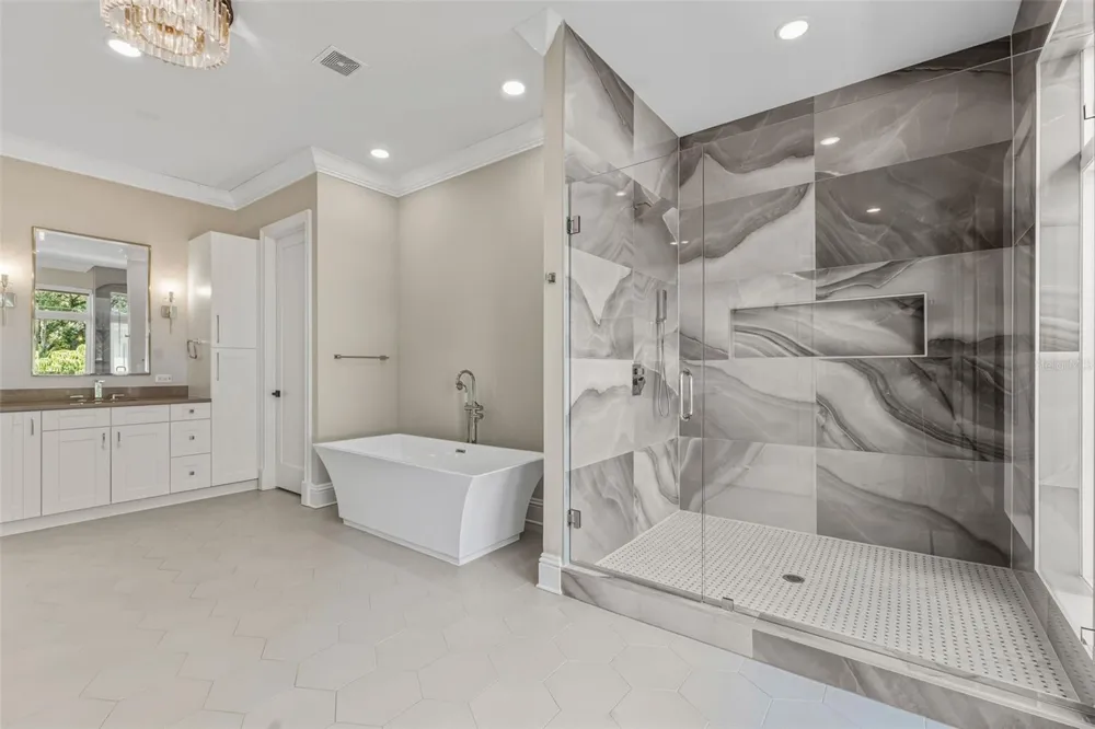 481 W DAVIS BOULEVARD Tampa, FL 33606