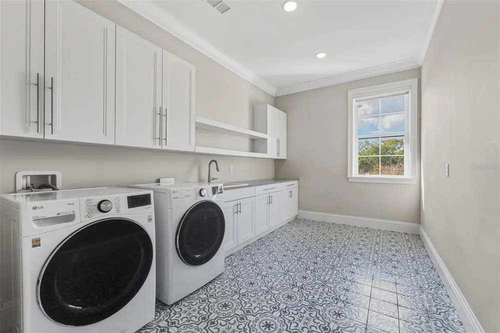 481 W DAVIS BOULEVARD Tampa, FL 33606