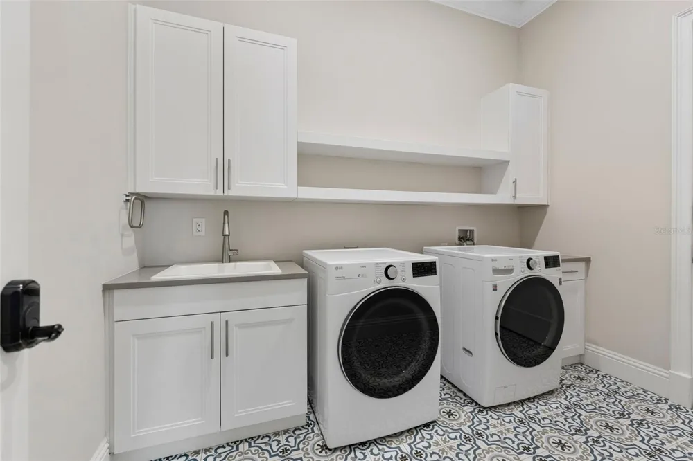 481 W DAVIS BOULEVARD Tampa, FL 33606