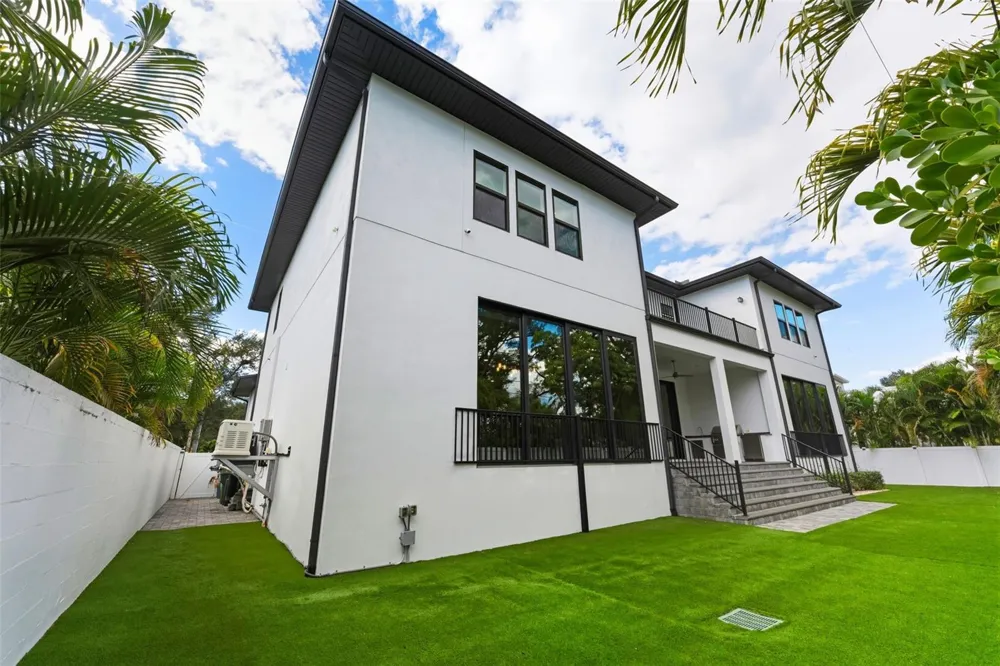 481 W DAVIS BOULEVARD Tampa, FL 33606