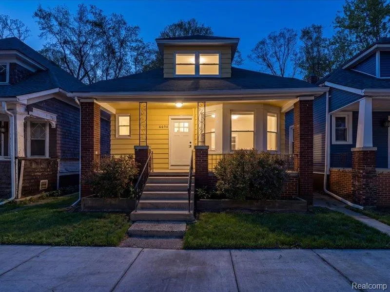 4498 Fischer Street Detroit City, MI 48214