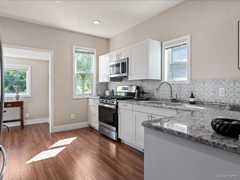 4498 Fischer Street Detroit City, MI 48214