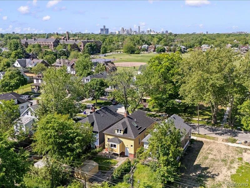 4498 Fischer Street Detroit City, MI 48214