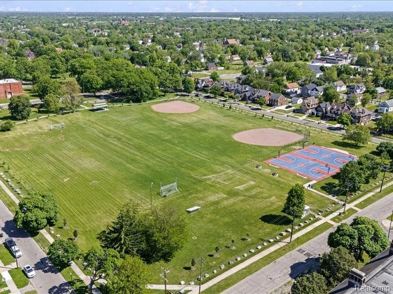4498 Fischer Street Detroit City, MI 48214