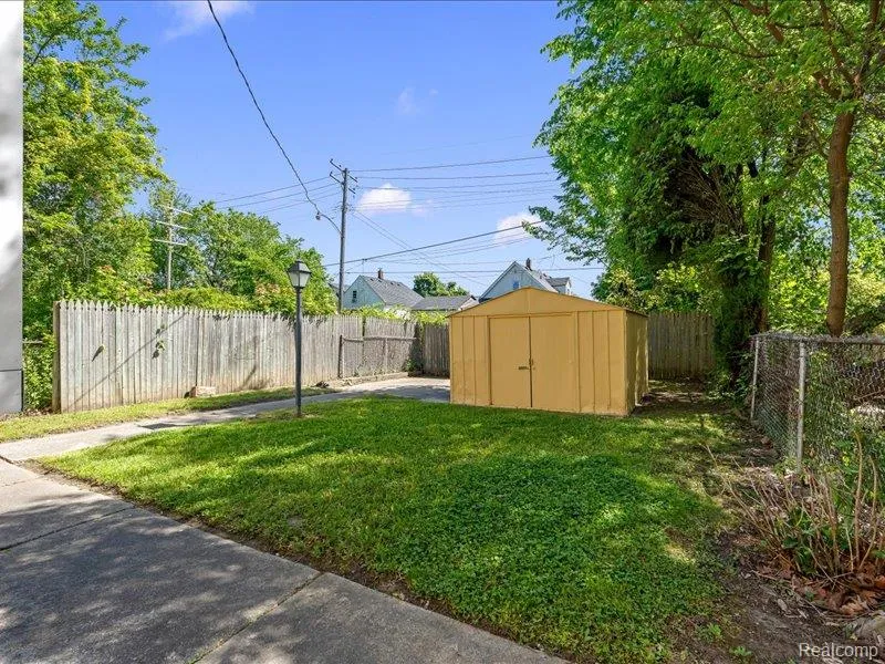 4498 Fischer Street Detroit City, MI 48214