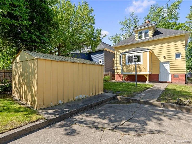 4498 Fischer Street Detroit City, MI 48214