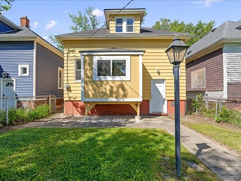4498 Fischer Street Detroit City, MI 48214