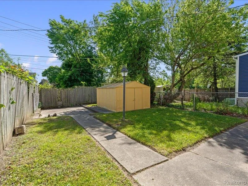 4498 Fischer Street Detroit City, MI 48214