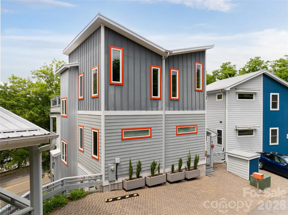 8 Birdhouse Row Asheville, NC 28801
