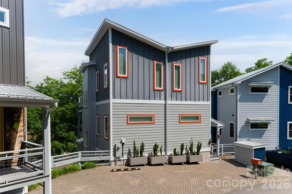 8 Birdhouse Row Asheville, NC 28801