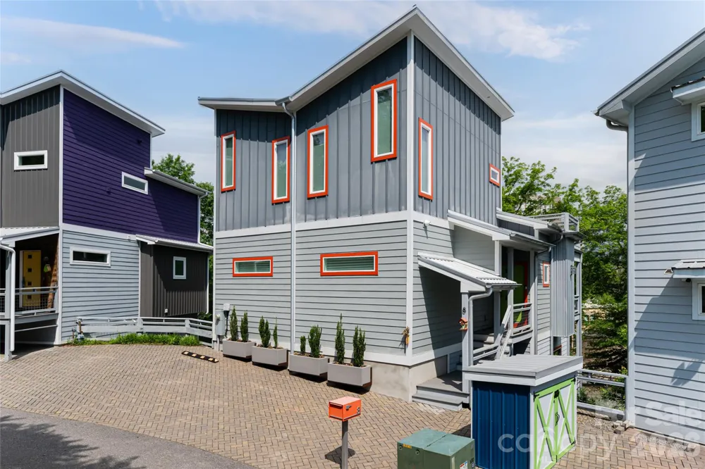 8 Birdhouse Row Asheville, NC 28801