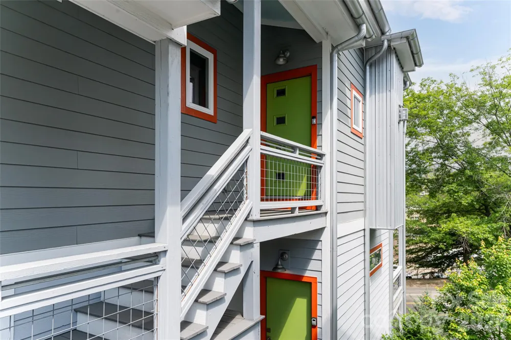 8 Birdhouse Row Asheville, NC 28801
