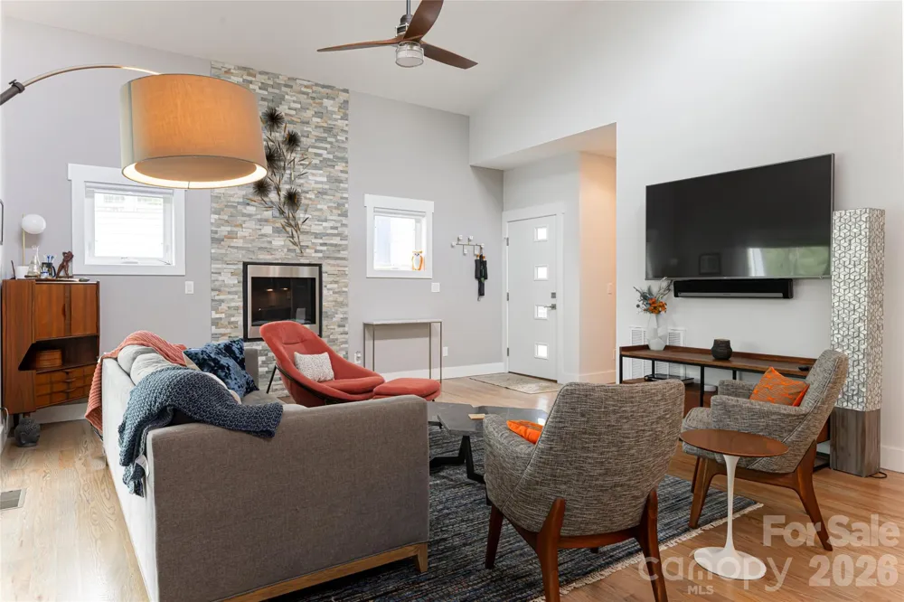 8 Birdhouse Row Asheville, NC 28801