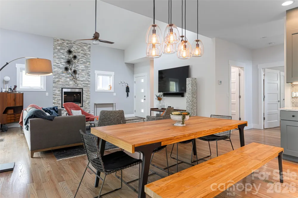 8 Birdhouse Row Asheville, NC 28801