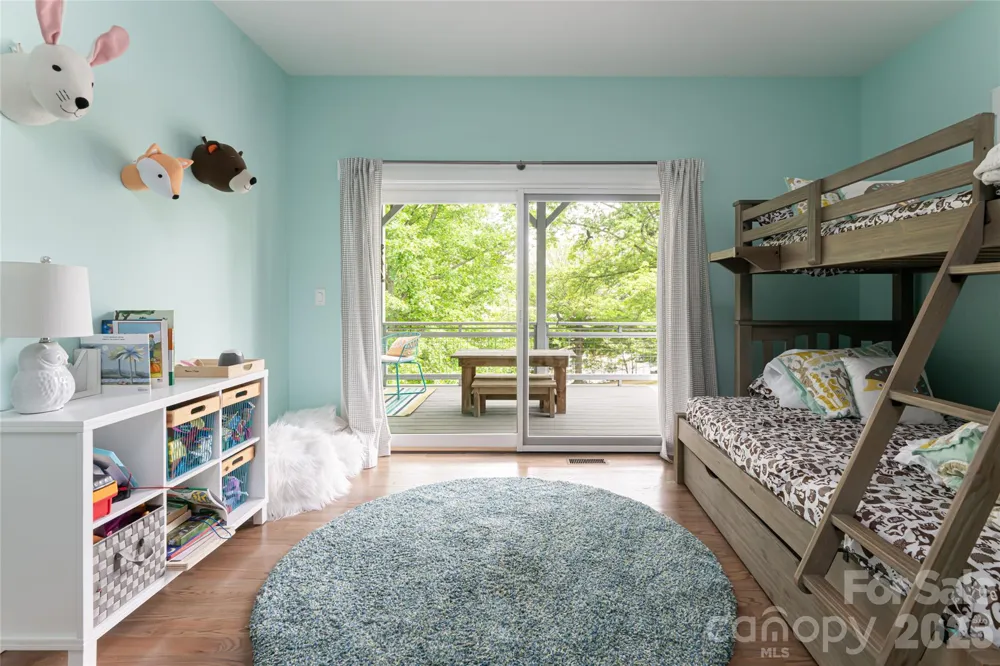 8 Birdhouse Row Asheville, NC 28801