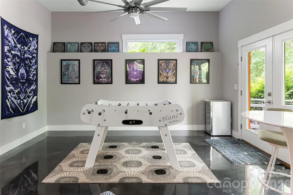 8 Birdhouse Row Asheville, NC 28801