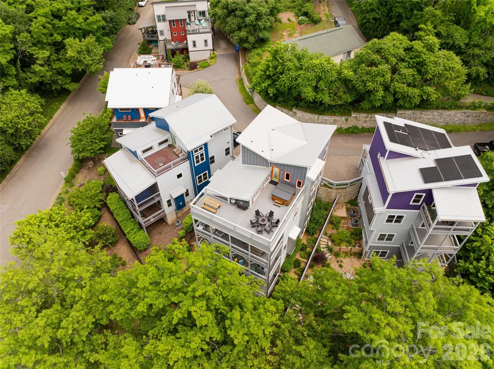 8 Birdhouse Row Asheville, NC 28801
