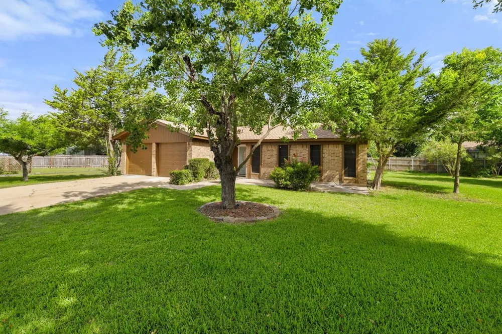 704 Brookwood Circle Taylor, TX 76574