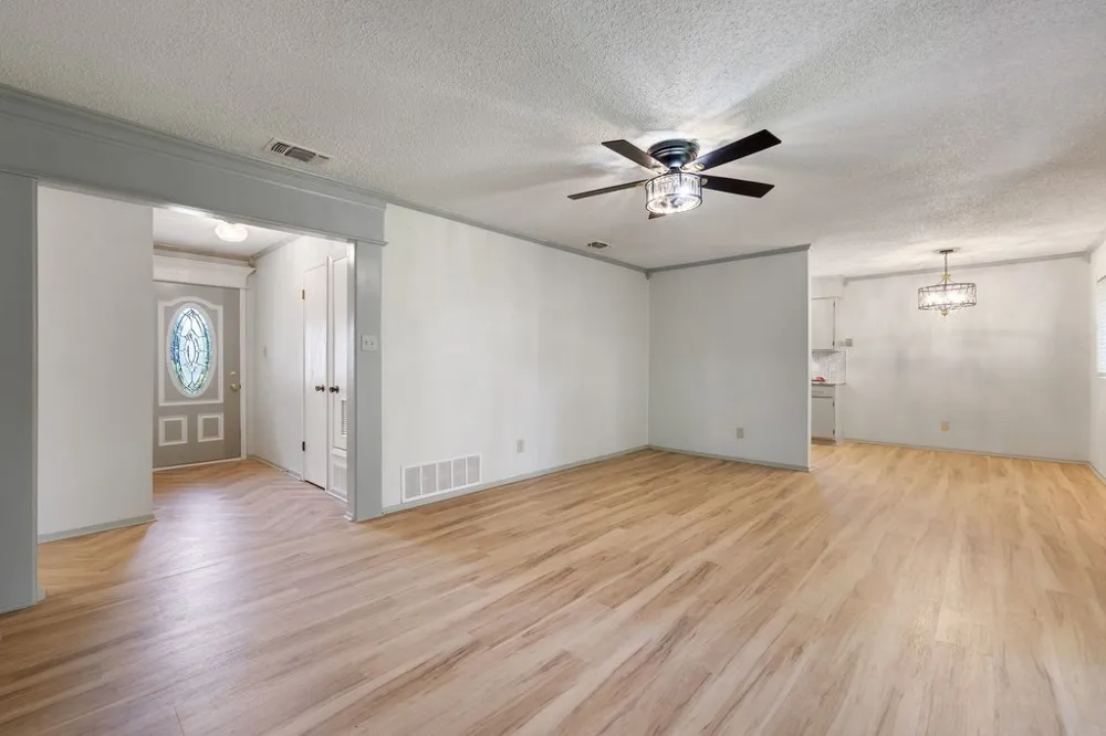 704 Brookwood Circle Taylor, TX 76574