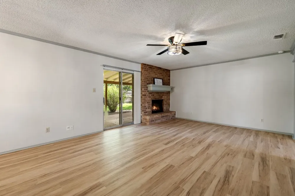 704 Brookwood Circle Taylor, TX 76574