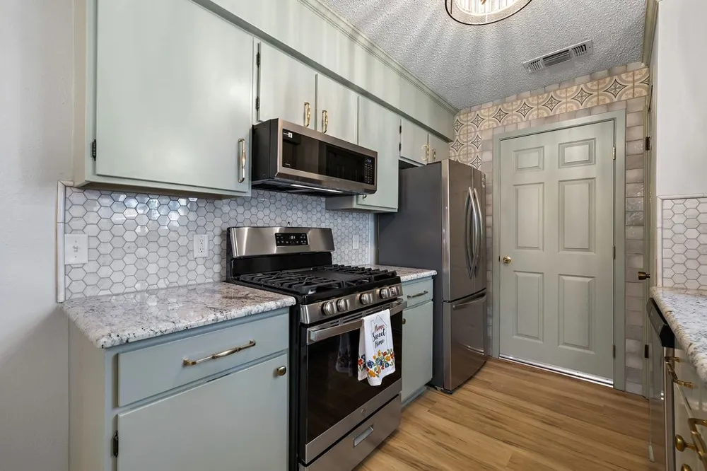 704 Brookwood Circle Taylor, TX 76574