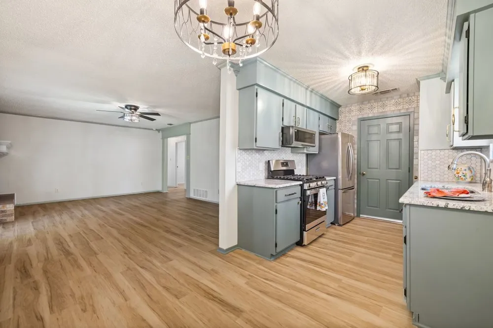 704 Brookwood Circle Taylor, TX 76574