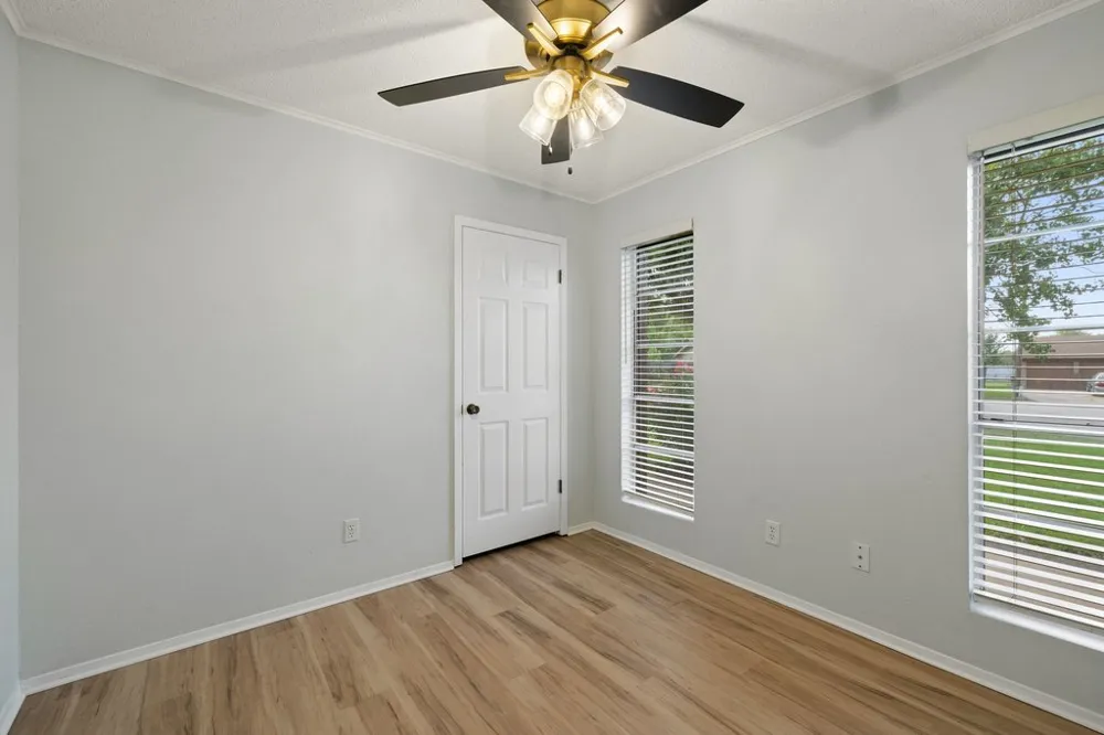 704 Brookwood Circle Taylor, TX 76574