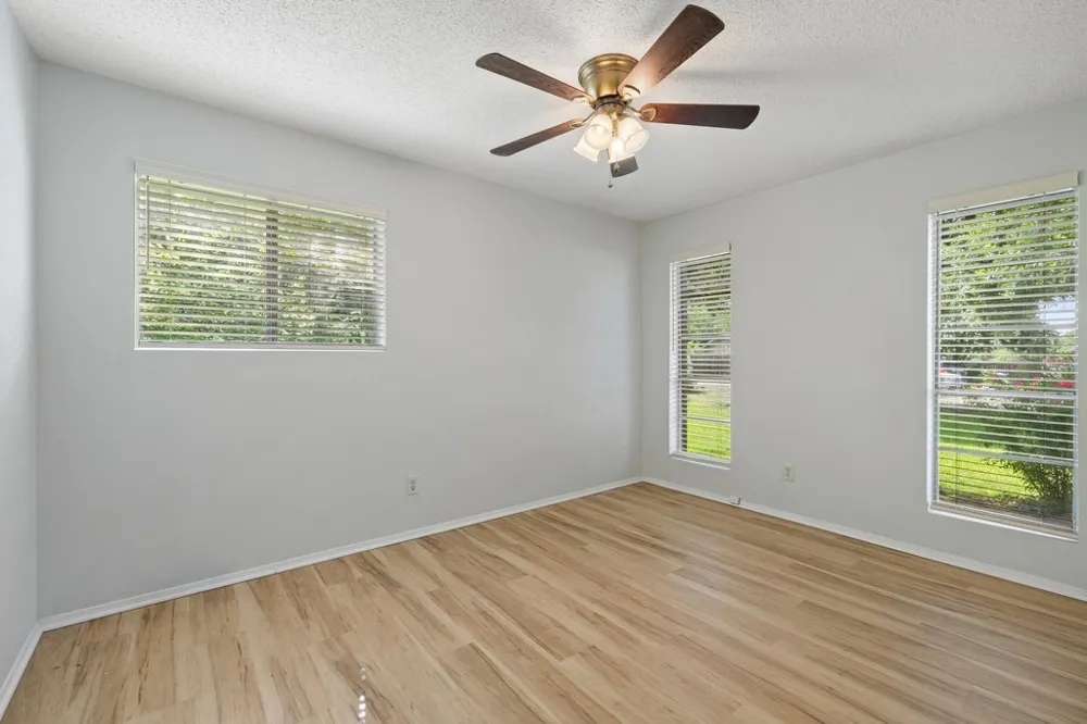 704 Brookwood Circle Taylor, TX 76574
