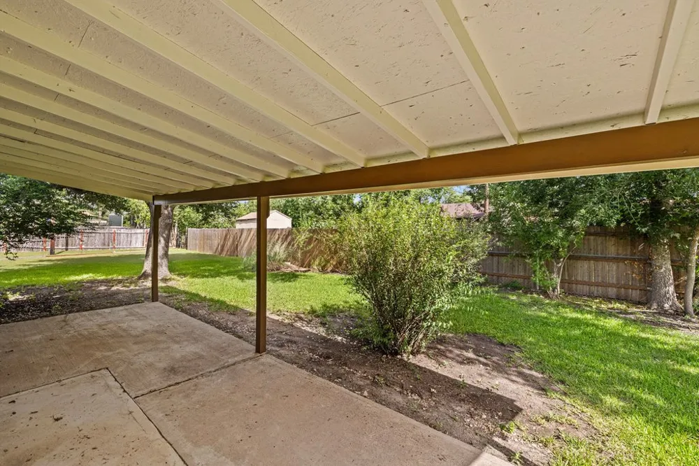 704 Brookwood Circle Taylor, TX 76574